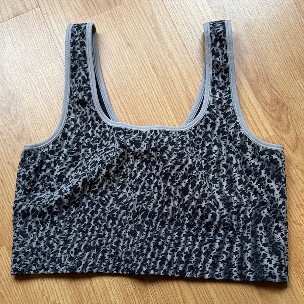 Athleta Black and Gray Patterned Sports Bra
